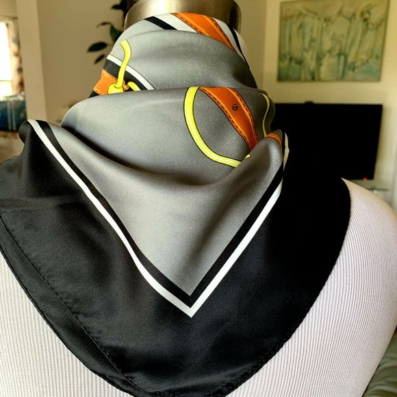 Square 100% polyester scarf Made in Italy - Picture 10 of 12